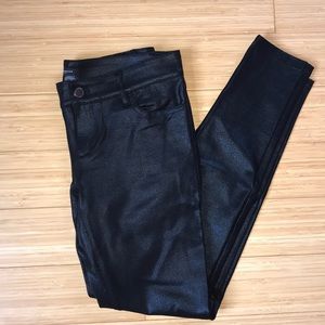 Black skinny pants